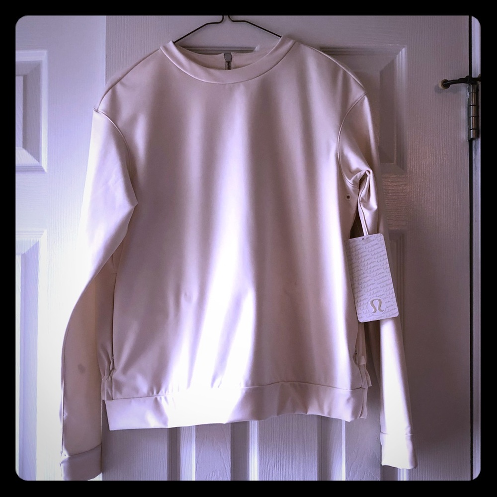 Lululemon departure top